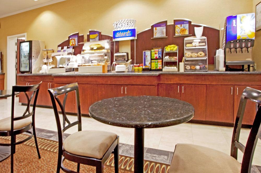 Holiday Inn Express & Suites Columbus At Northlake By Ihg Eksteriør billede