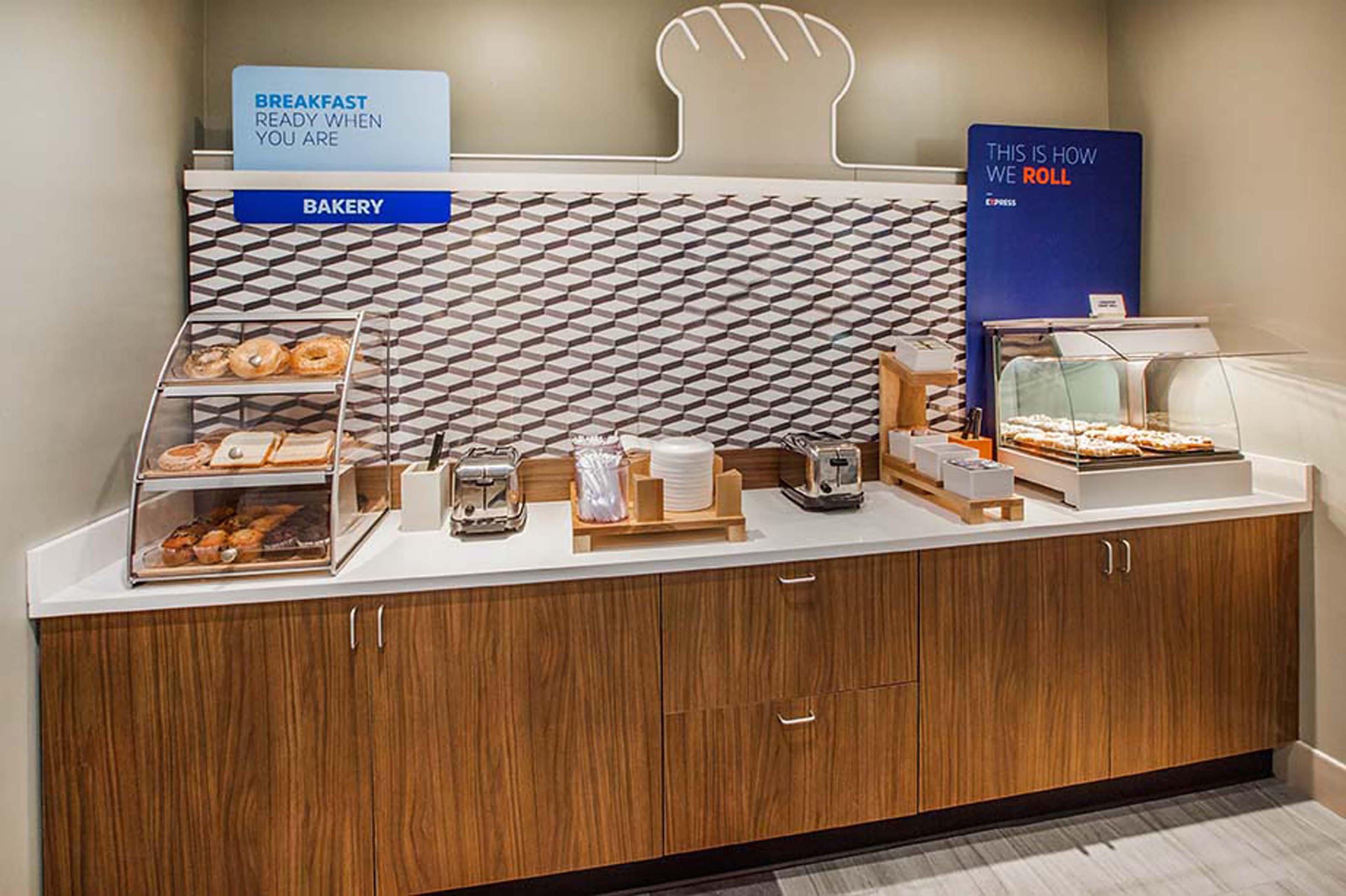 Holiday Inn Express & Suites Columbus At Northlake By Ihg Eksteriør billede