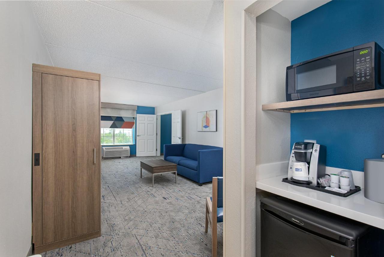 Holiday Inn Express & Suites Columbus At Northlake By Ihg Eksteriør billede
