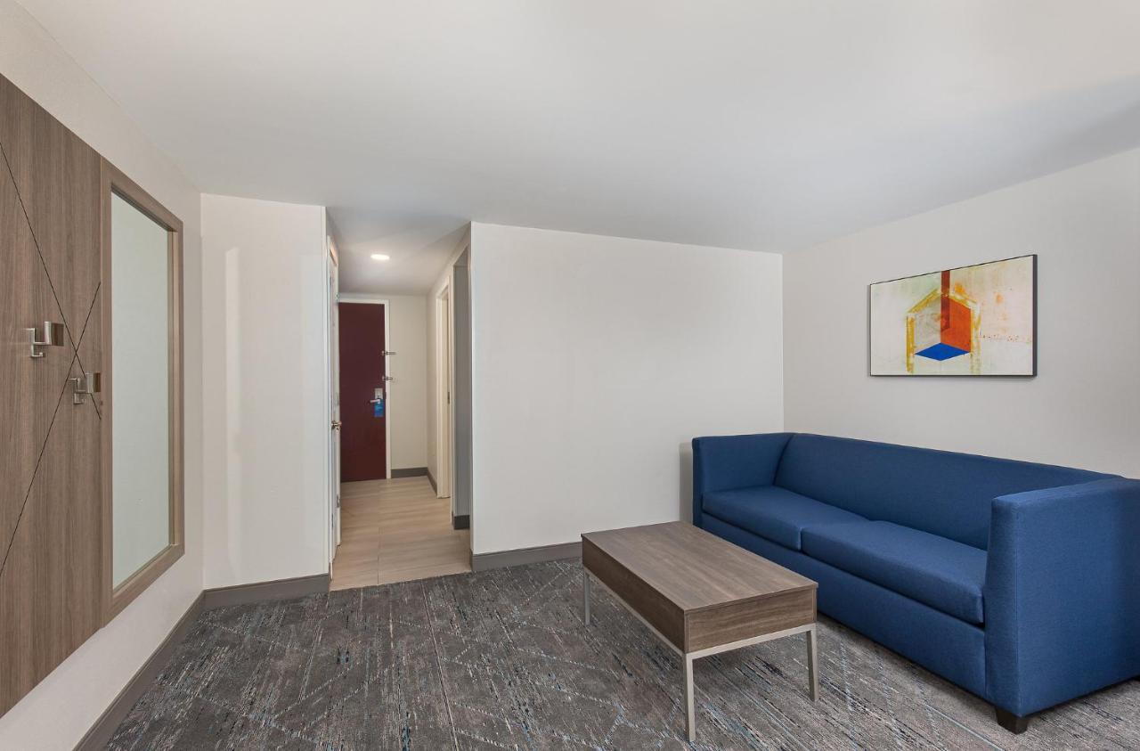 Holiday Inn Express & Suites Columbus At Northlake By Ihg Eksteriør billede