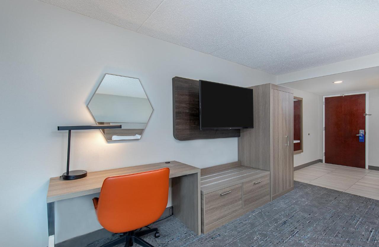 Holiday Inn Express & Suites Columbus At Northlake By Ihg Eksteriør billede