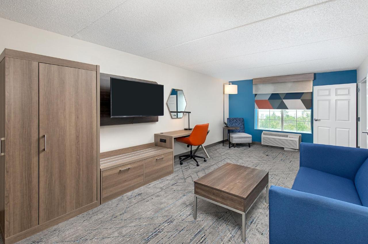 Holiday Inn Express & Suites Columbus At Northlake By Ihg Eksteriør billede