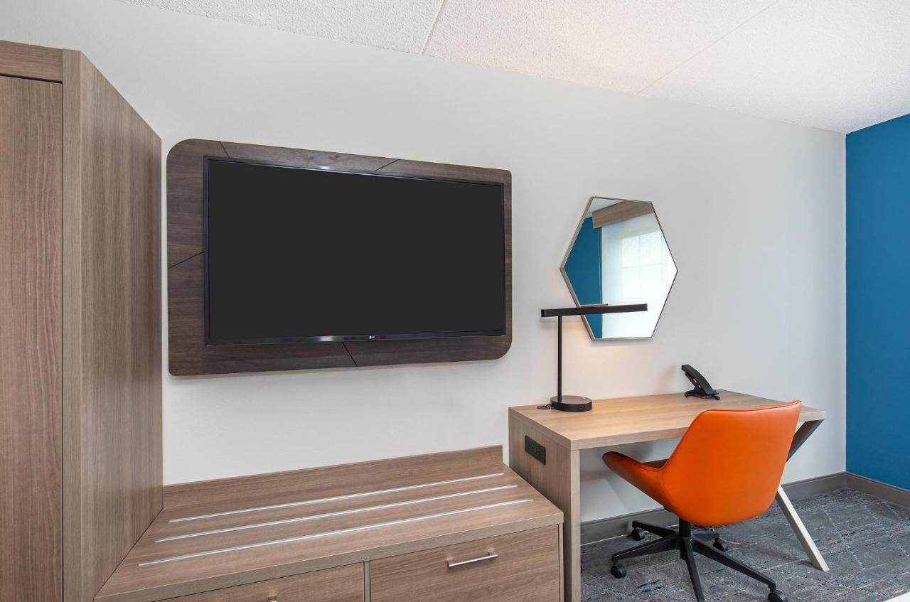 Holiday Inn Express & Suites Columbus At Northlake By Ihg Eksteriør billede