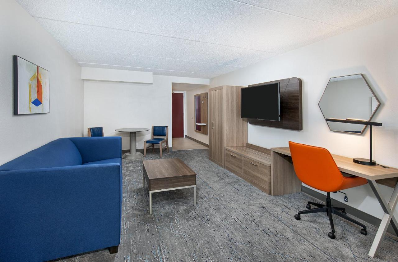 Holiday Inn Express & Suites Columbus At Northlake By Ihg Eksteriør billede