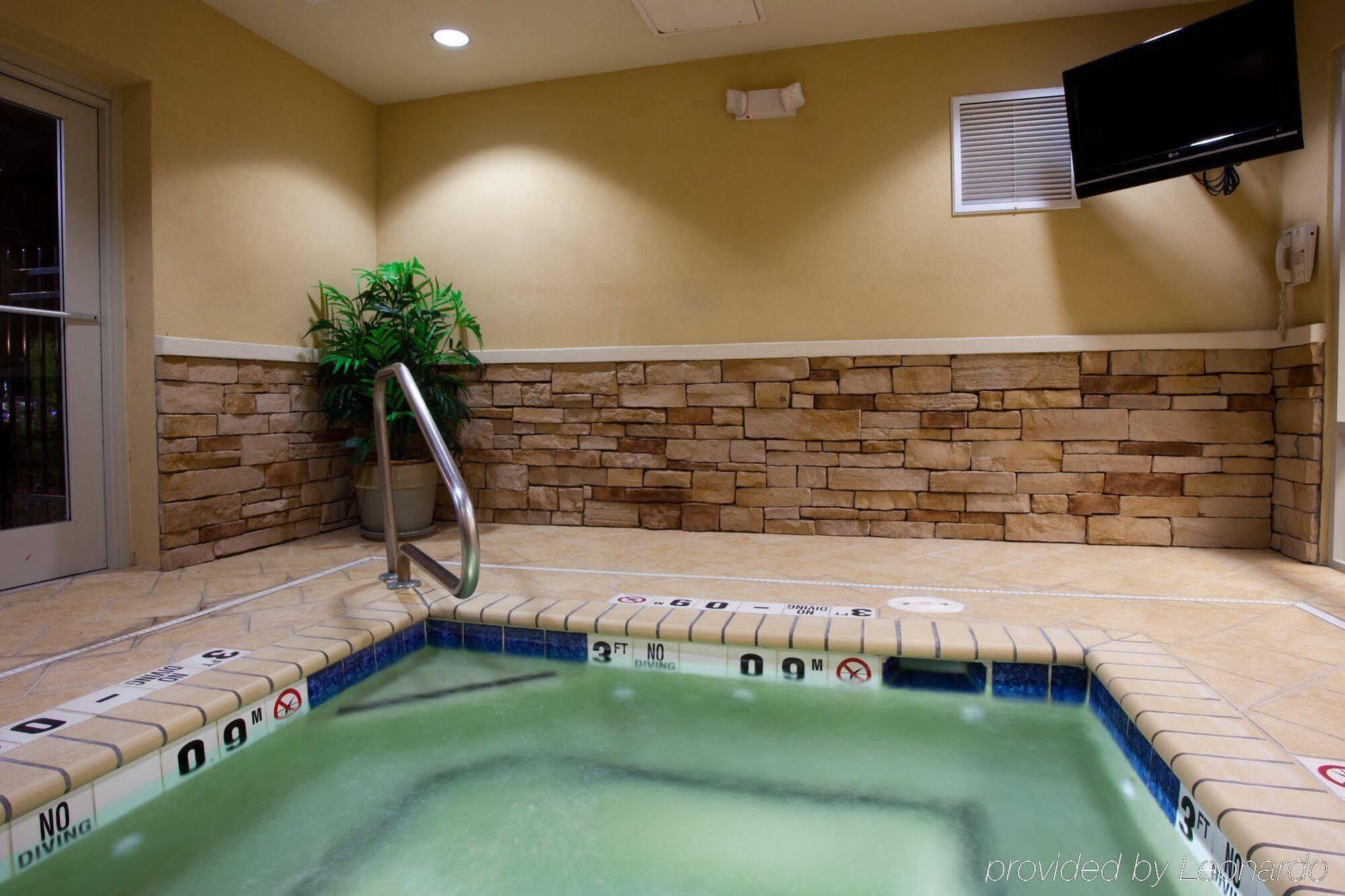 Holiday Inn Express & Suites Columbus At Northlake By Ihg Eksteriør billede